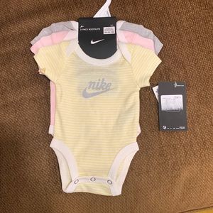 NWT 3 pack Nike onesies size newborn